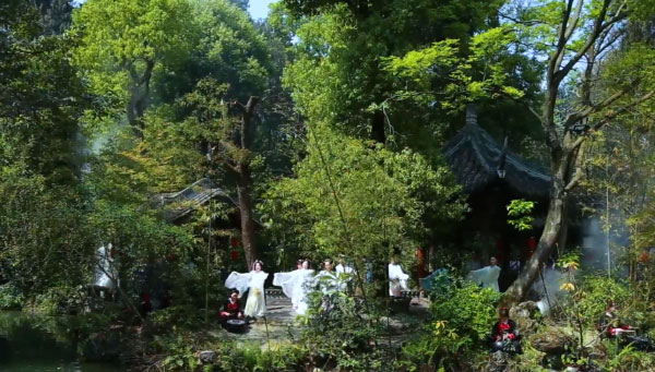 锦里上巳，临水踏歌